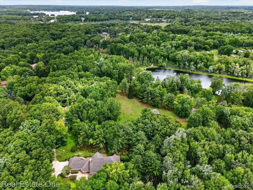 425 Courtney Road Addison Township, MI 48367