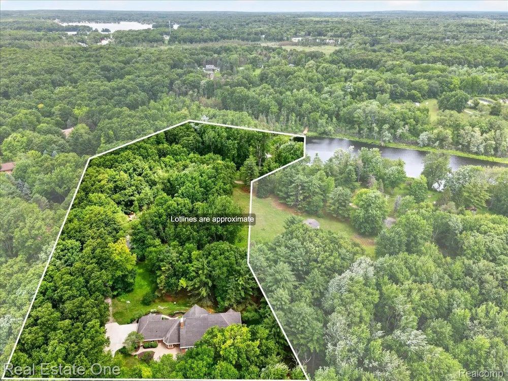 425 Courtney Road Addison Township, MI 48367