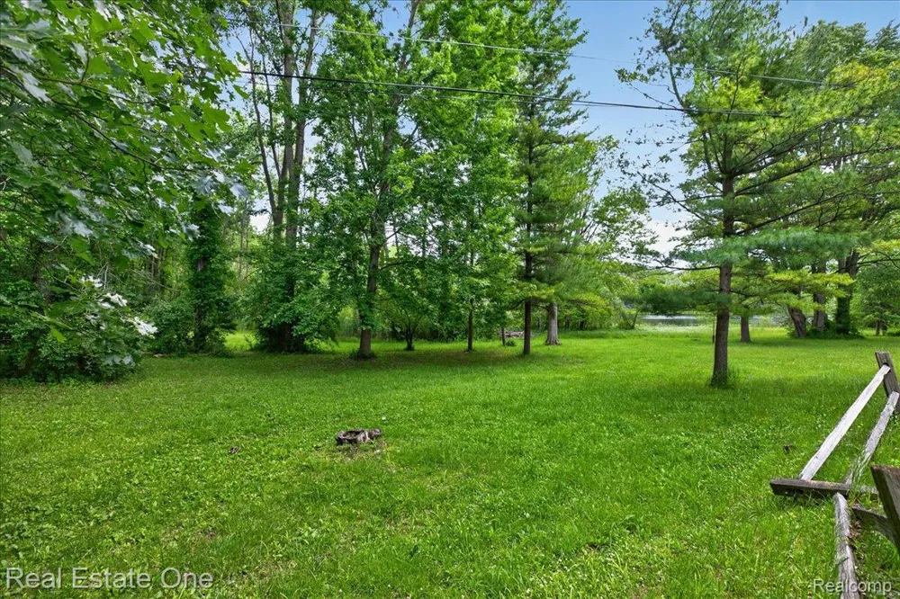 425 Courtney Road Addison Township, MI 48367