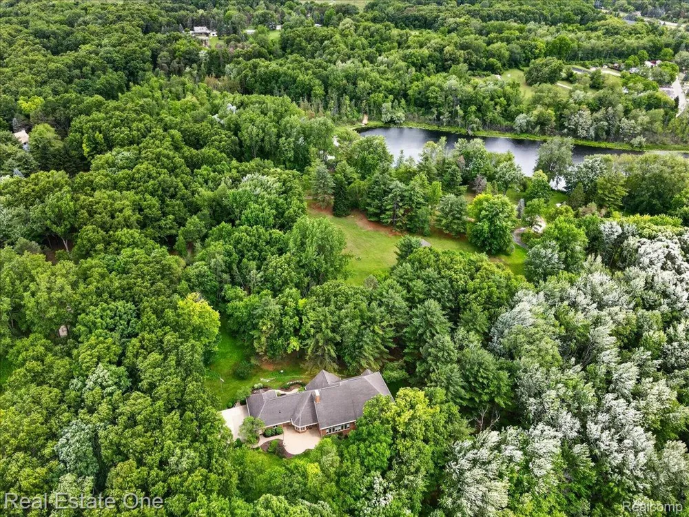 425 Courtney Road Addison Township, MI 48367