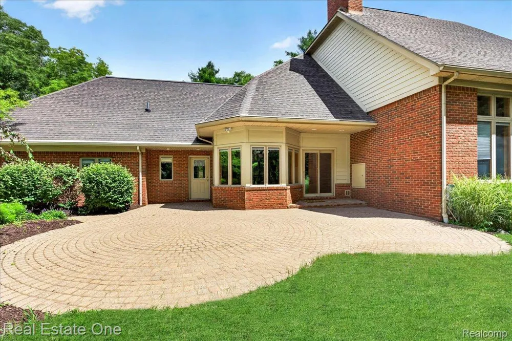 425 Courtney Road Addison Township, MI 48367