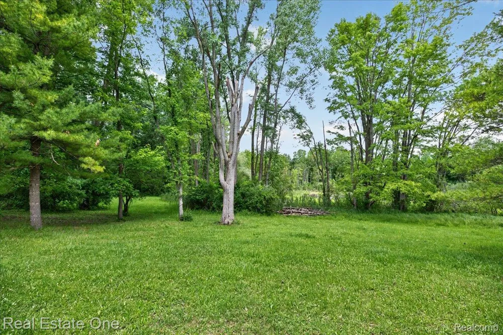 425 Courtney Road Addison Township, MI 48367