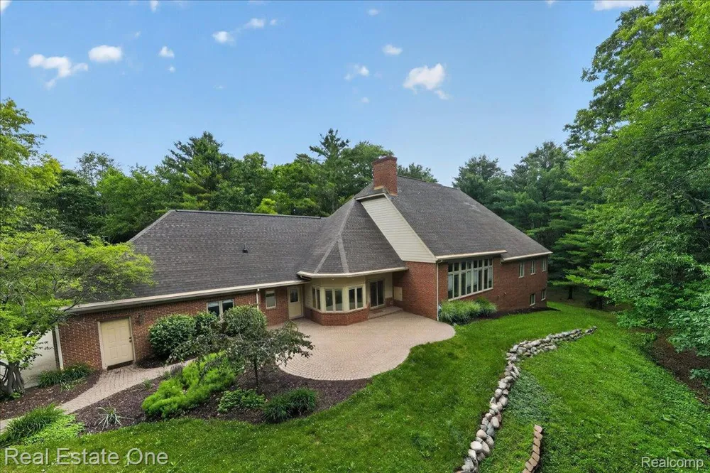 425 Courtney Road Addison Township, MI 48367