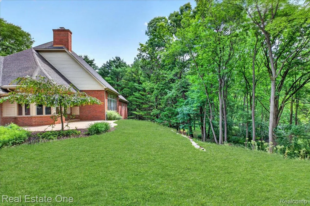 425 Courtney Road Addison Township, MI 48367