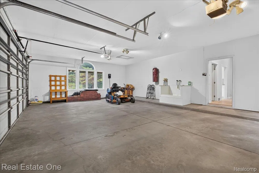 425 Courtney Road Addison Township, MI 48367