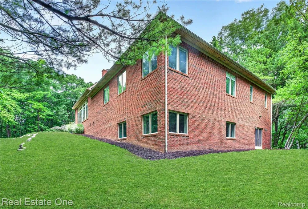 425 Courtney Road Addison Township, MI 48367