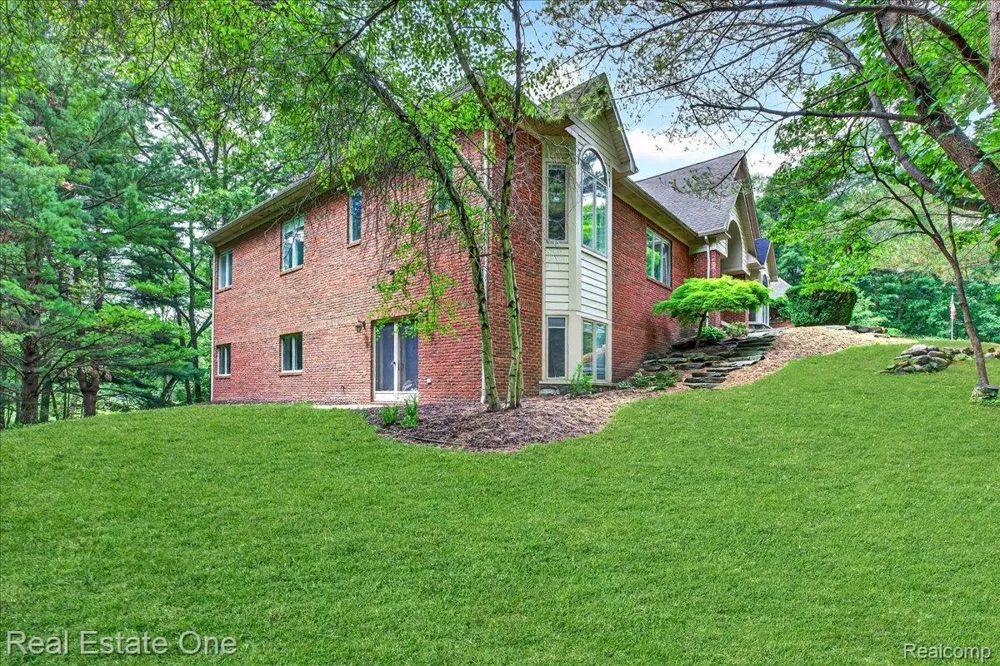 425 Courtney Road Addison Township, MI 48367