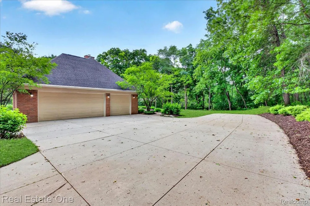 425 Courtney Road Addison Township, MI 48367