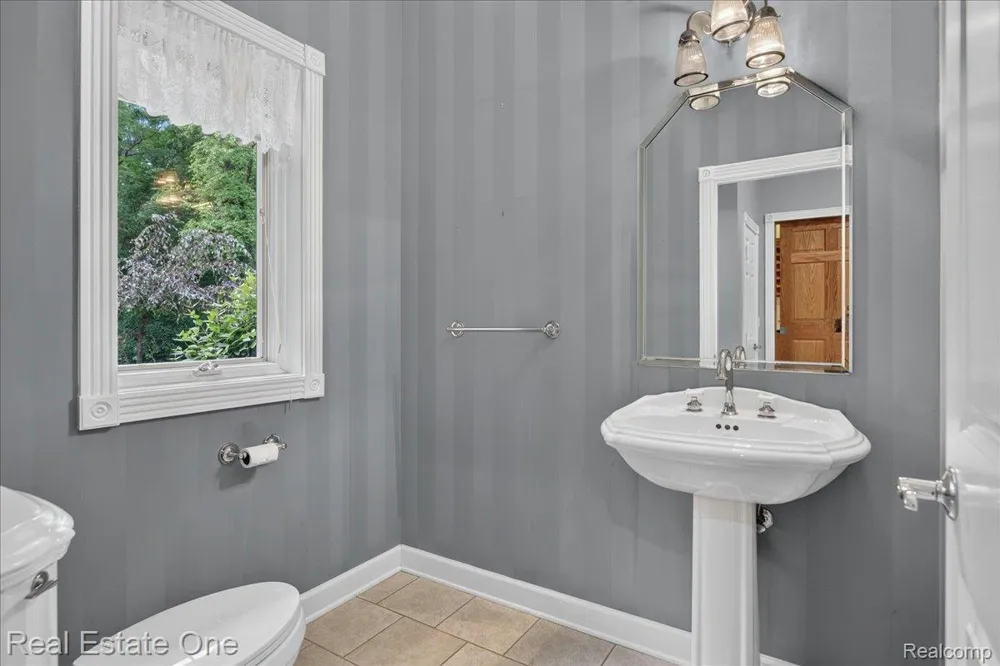 425 Courtney Road Addison Township, MI 48367