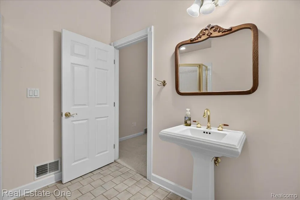 425 Courtney Road Addison Township, MI 48367
