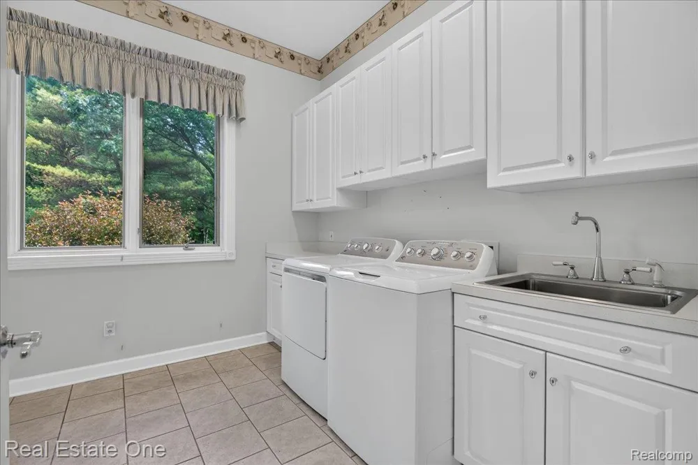 425 Courtney Road Addison Township, MI 48367