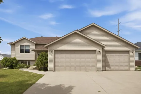 1534 Woodridge Lane
