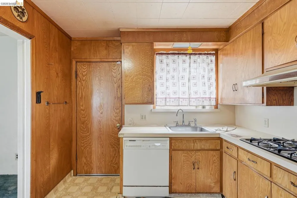 2364 Grant AVE Richmond, CA 94804