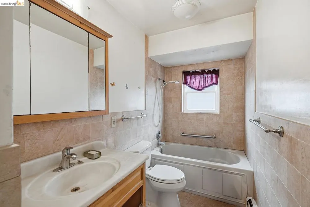 2364 Grant AVE Richmond, CA 94804