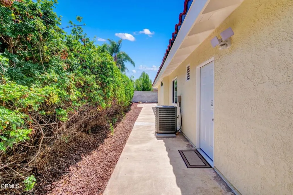 295 E Blue Mountain Way Claremont, CA 91711