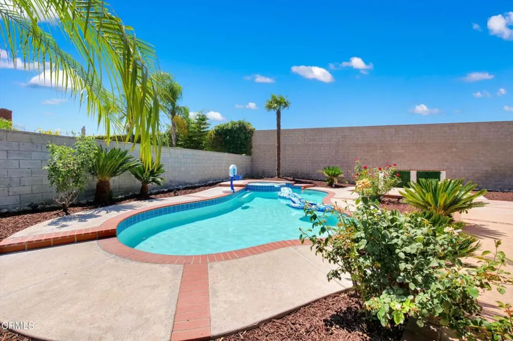 295 E Blue Mountain Way Claremont, CA 91711