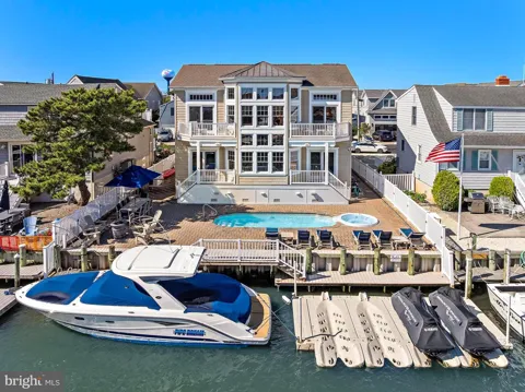 15 W RYERSON LANE