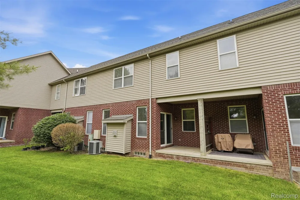 5953 High Point Court #29 Brighton Township, MI 48116
