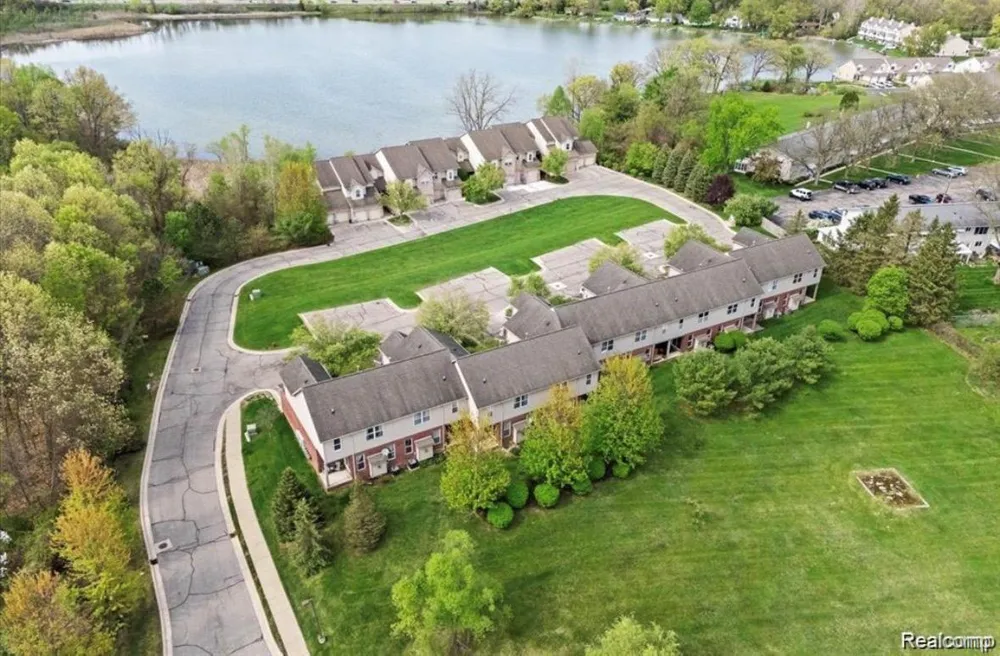 5953 High Point Court #29 Brighton Township, MI 48116