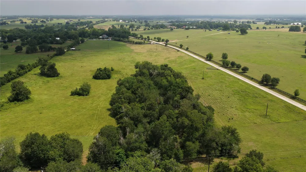 2 Brown College Lane Washington, TX 77880