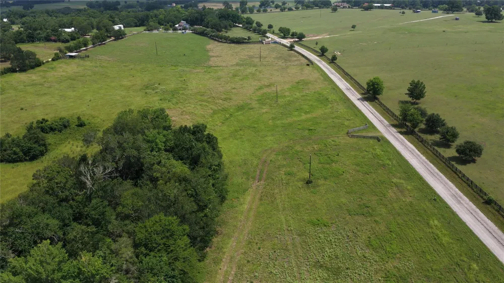 2 Brown College Lane Washington, TX 77880
