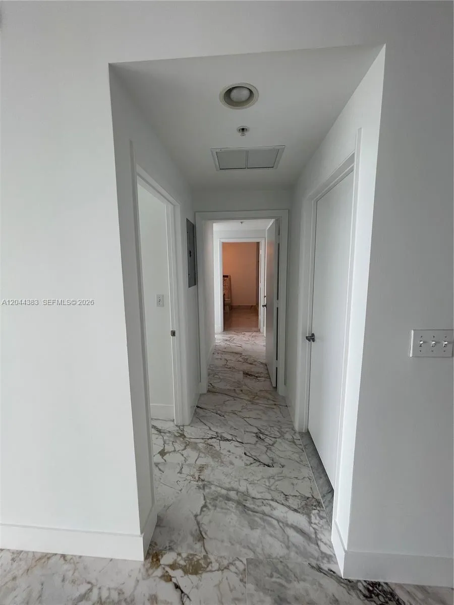 253 NE 2nd St #2409 Miami, FL 33132