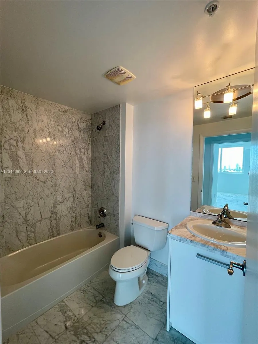 253 NE 2nd St #2409 Miami, FL 33132
