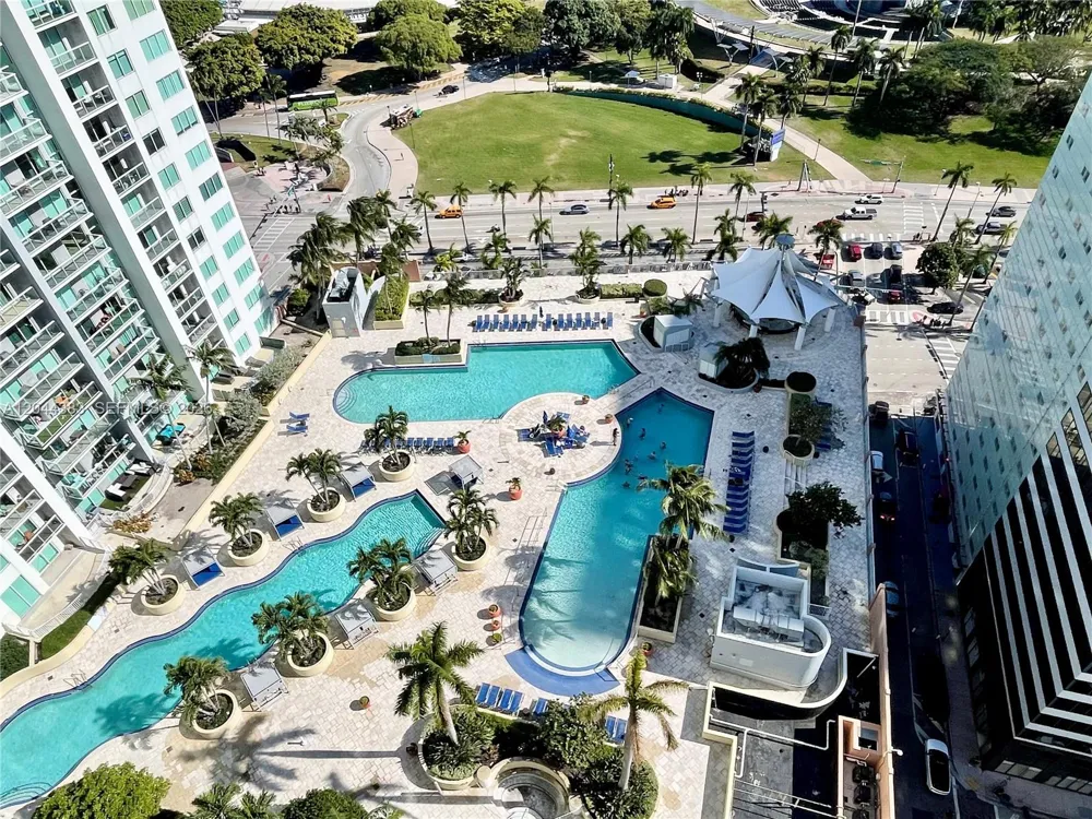 253 NE 2nd St #2409 Miami, FL 33132