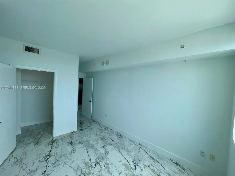 253 NE 2nd St #2409 Miami, FL 33132