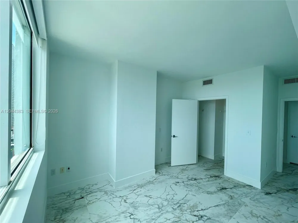 253 NE 2nd St #2409 Miami, FL 33132