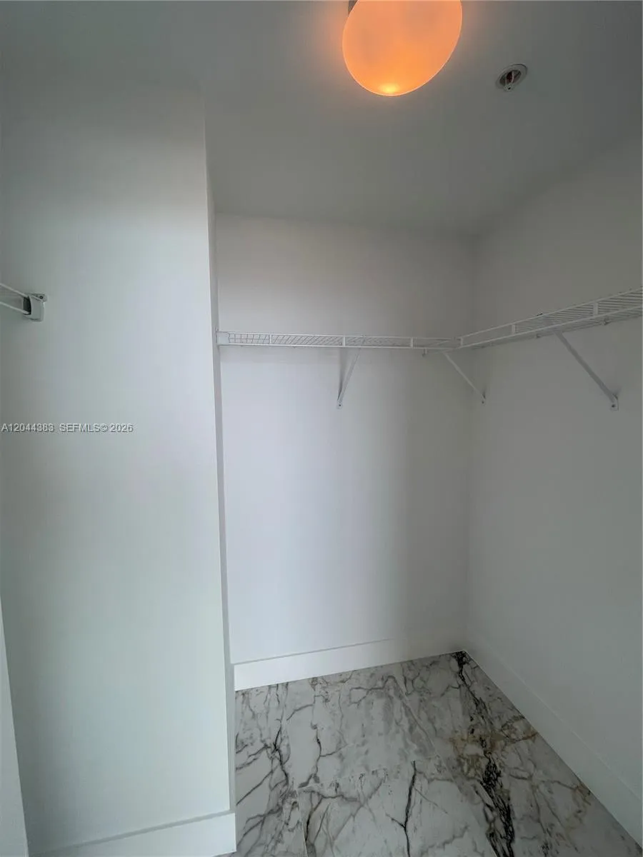 253 NE 2nd St #2409 Miami, FL 33132