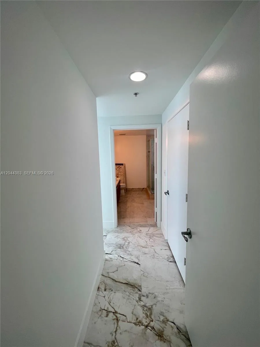 253 NE 2nd St #2409 Miami, FL 33132
