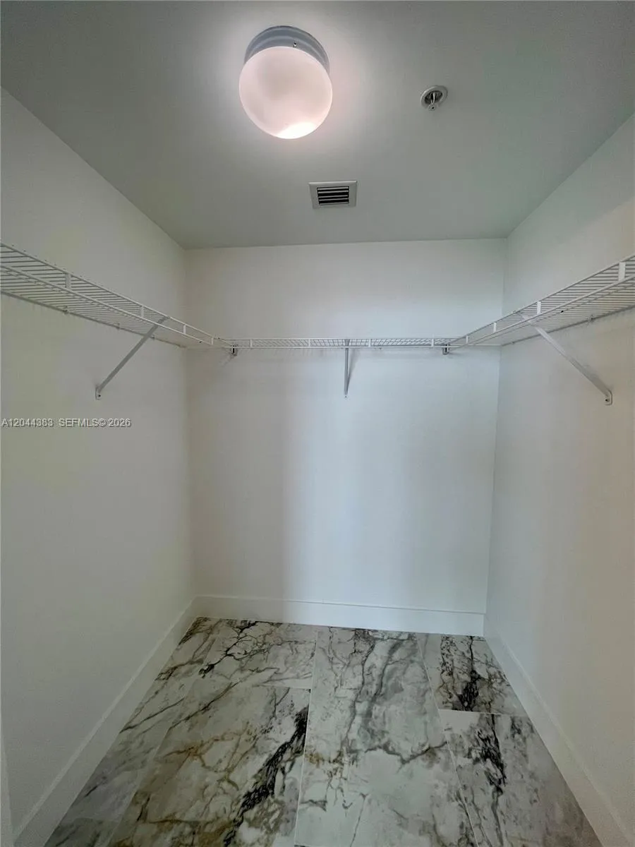 253 NE 2nd St #2409 Miami, FL 33132