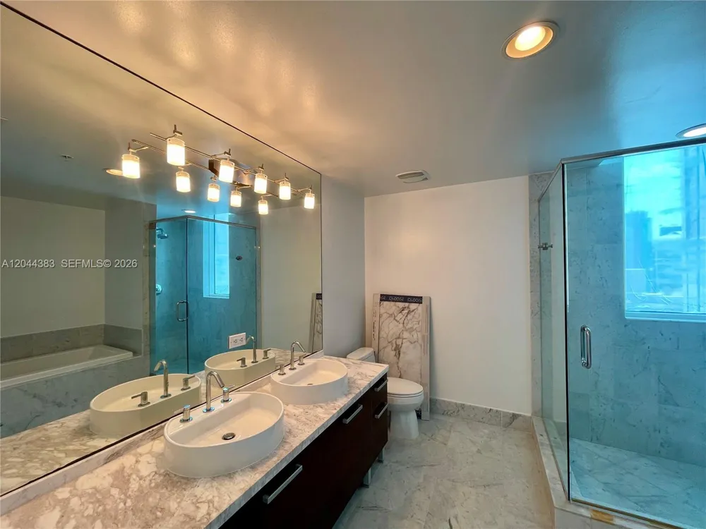 253 NE 2nd St #2409 Miami, FL 33132