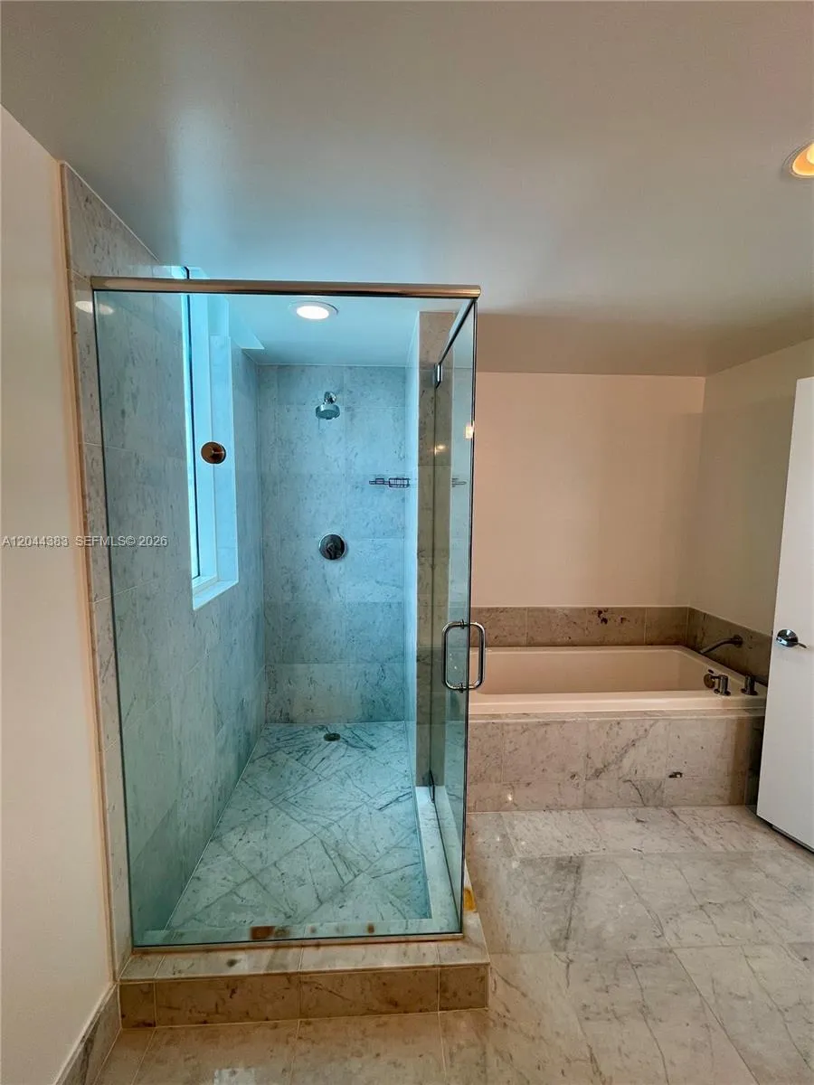 253 NE 2nd St #2409 Miami, FL 33132
