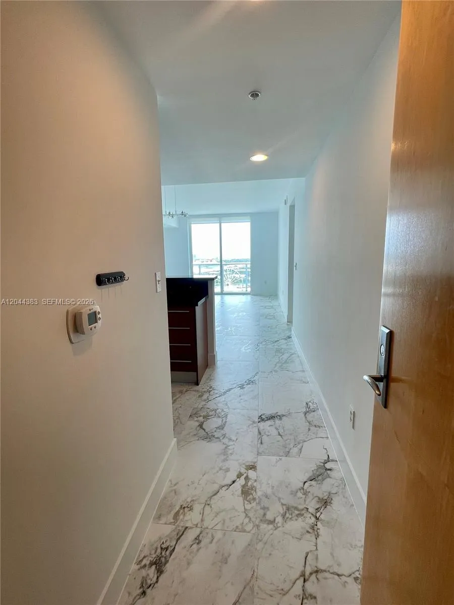 253 NE 2nd St #2409 Miami, FL 33132