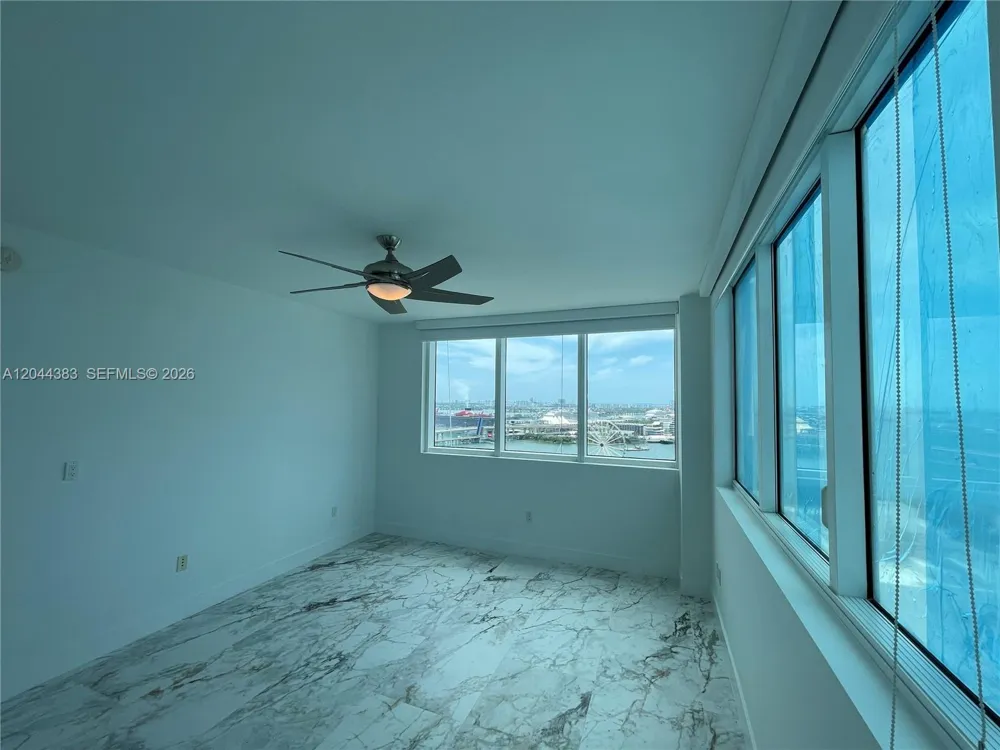 253 NE 2nd St #2409 Miami, FL 33132