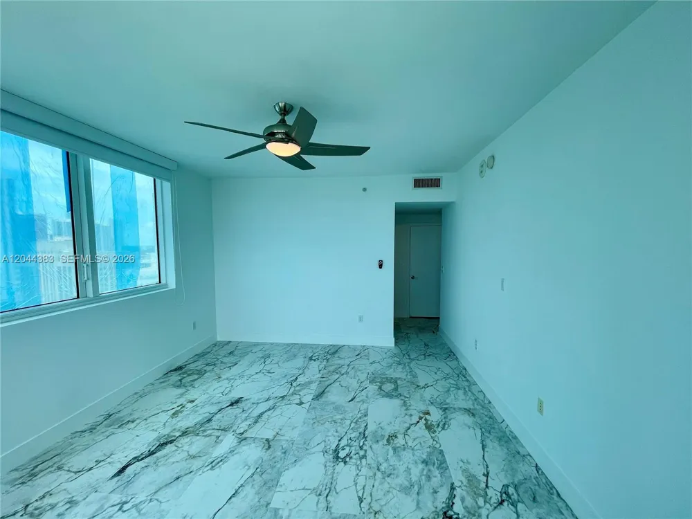 253 NE 2nd St #2409 Miami, FL 33132