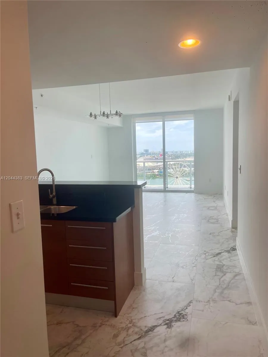 253 NE 2nd St #2409 Miami, FL 33132