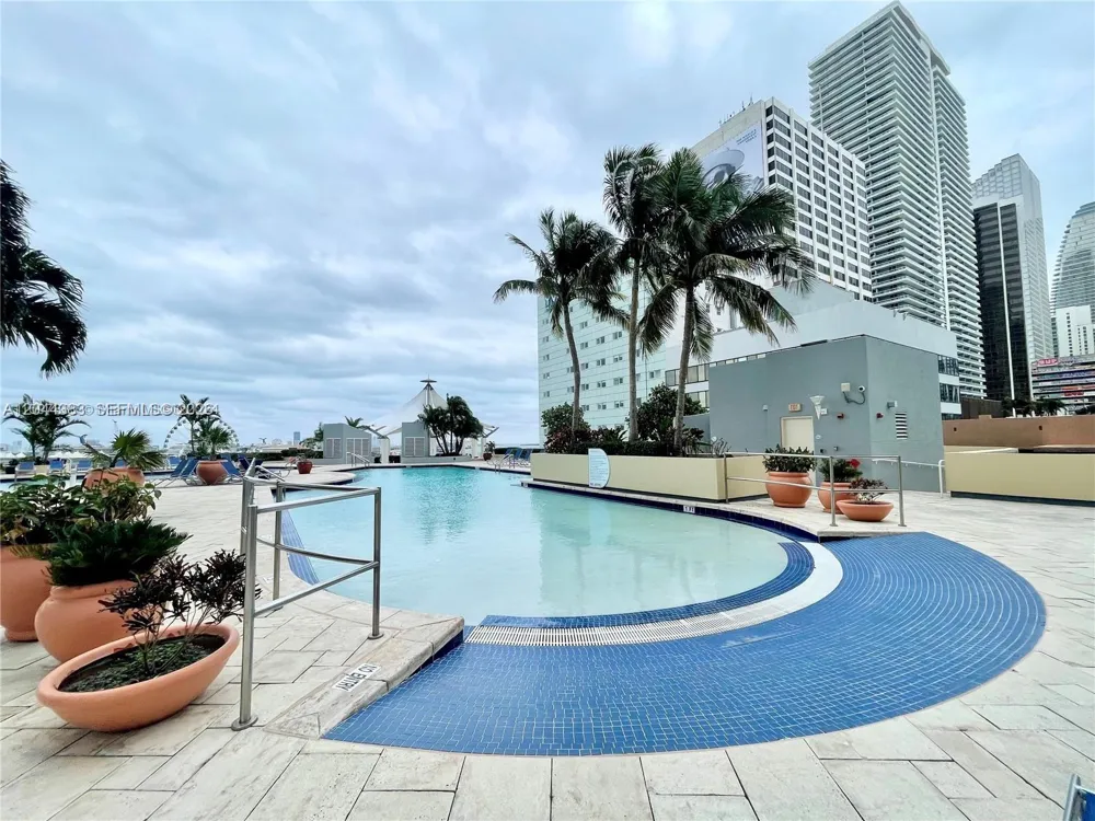 253 NE 2nd St #2409 Miami, FL 33132