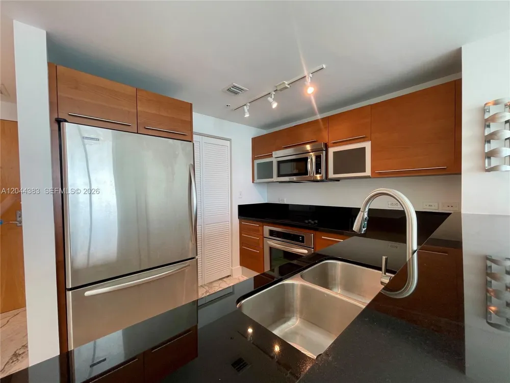 253 NE 2nd St #2409 Miami, FL 33132