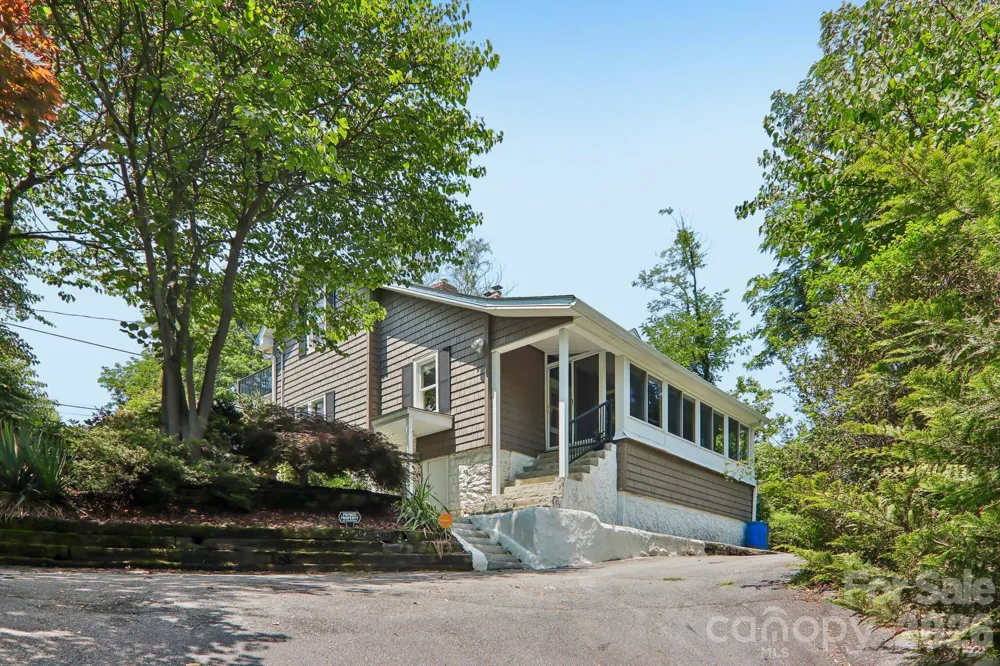 23 Tuskeegee Street Asheville, NC 28801