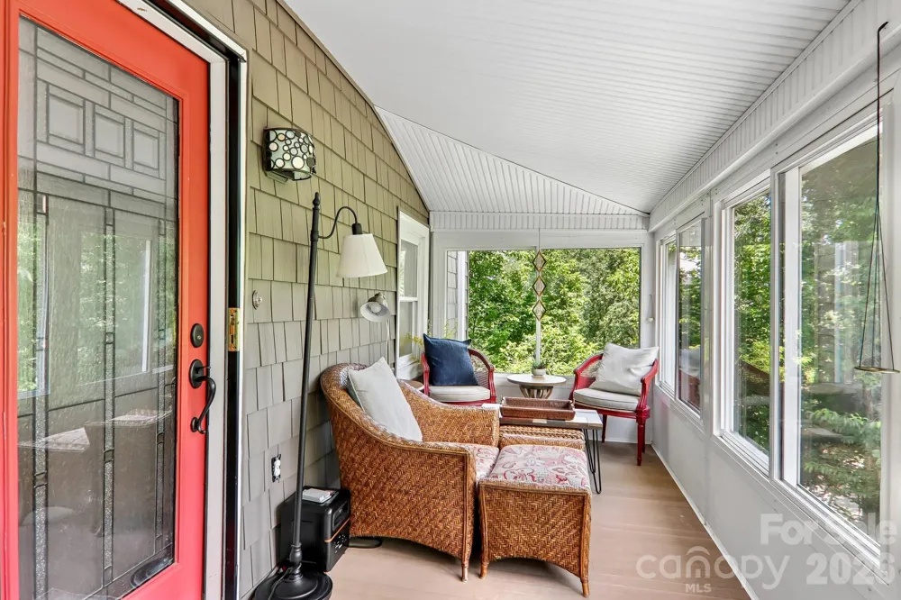 23 Tuskeegee Street Asheville, NC 28801