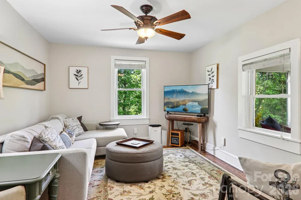 23 Tuskeegee Street Asheville, NC 28801