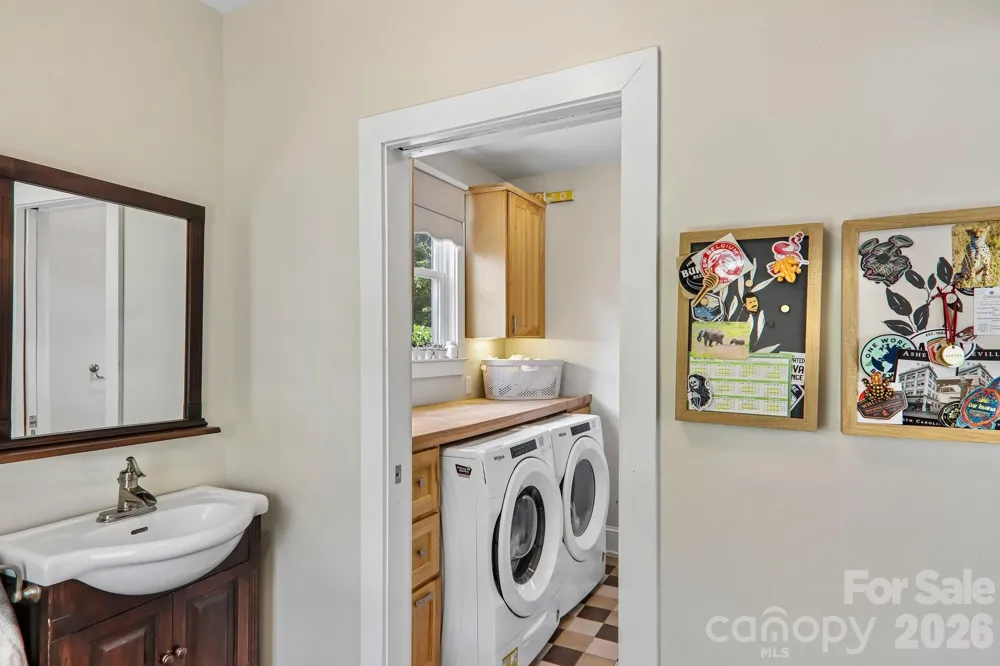 23 Tuskeegee Street Asheville, NC 28801