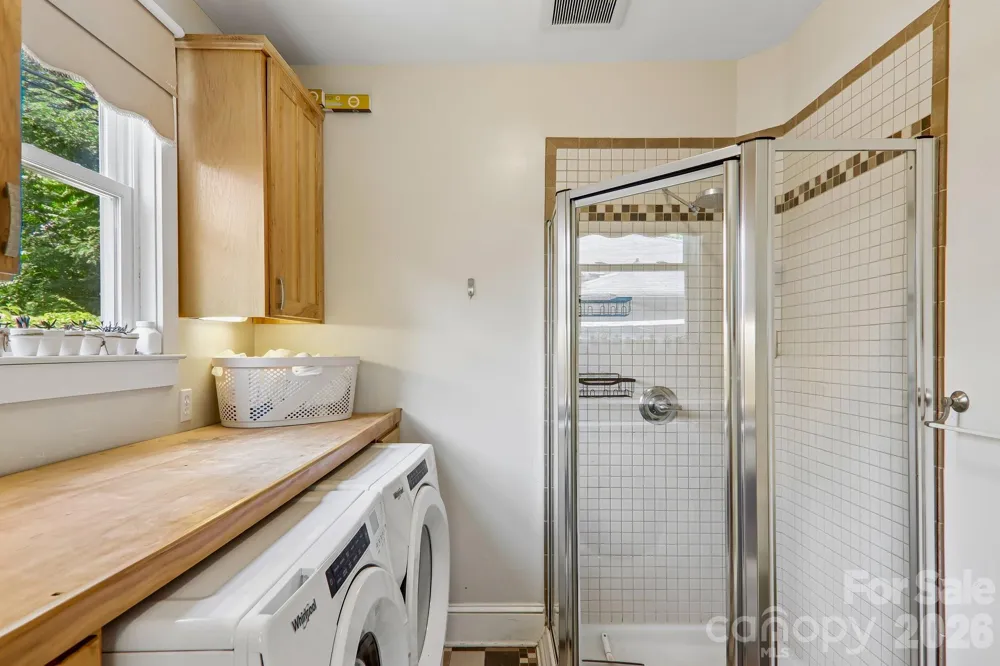 23 Tuskeegee Street Asheville, NC 28801