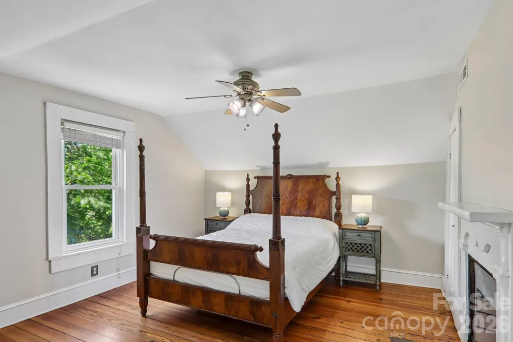 23 Tuskeegee Street Asheville, NC 28801