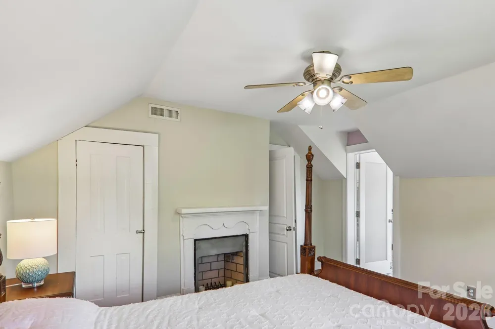 23 Tuskeegee Street Asheville, NC 28801