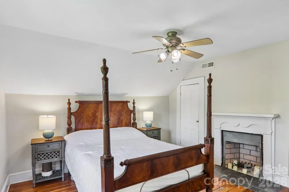 23 Tuskeegee Street Asheville, NC 28801