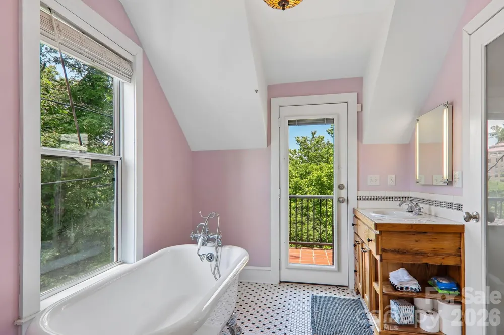 23 Tuskeegee Street Asheville, NC 28801